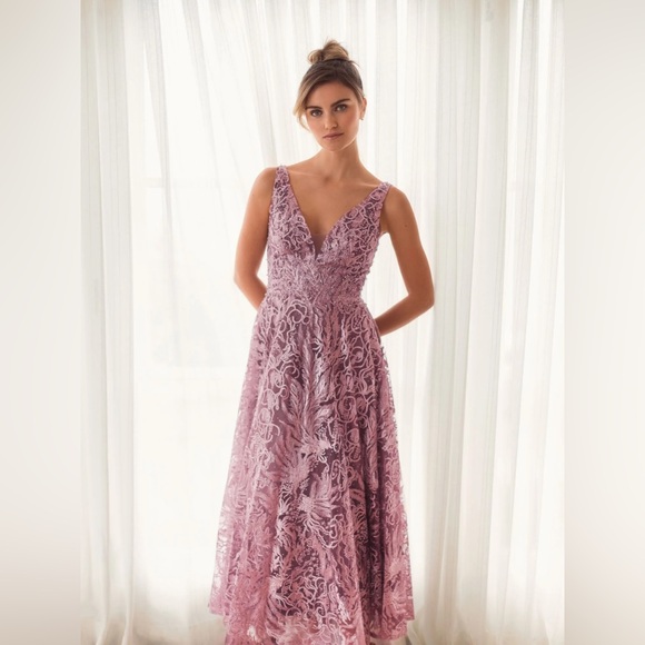 MAC DUGGALPurple V-Neck Low Cut Back Floral Embroidered A-Line Dress